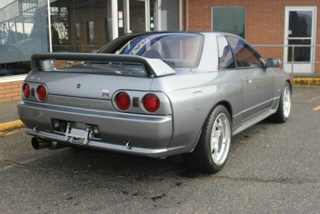 1989 Gray Nissan GT-R Coupe