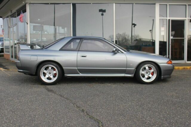 1989 Gray Nissan GT-R Coupe