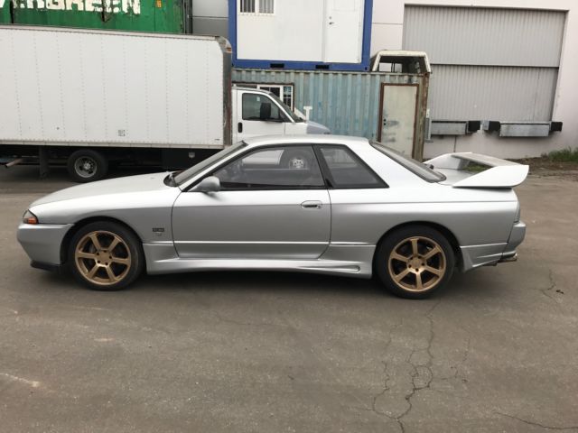 1989 Silver Nissan GT-R Coupe