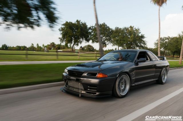 1989 Gray Nissan GT-R Coupe