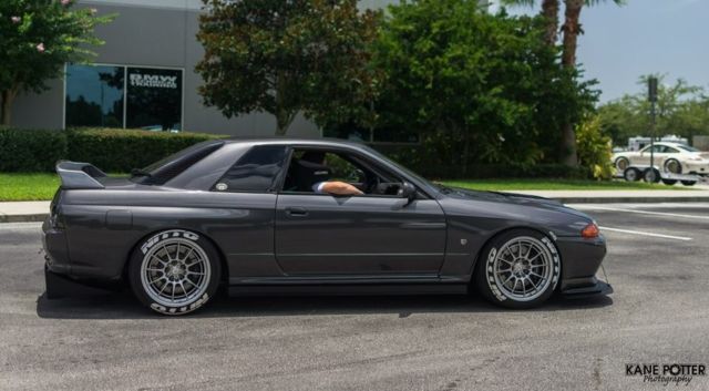 1989 Gray Nissan GT-R Coupe
