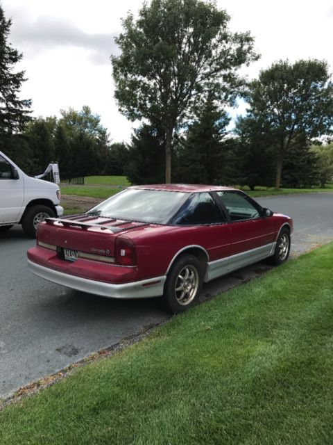 1989 Red Oldsmobile Cutlass Coupe