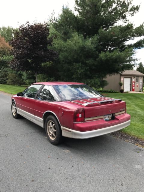 1989 Red Oldsmobile Cutlass Coupe
