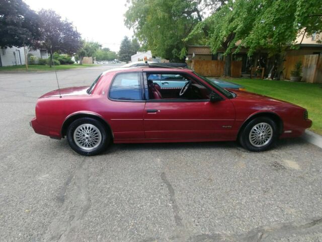 1989 Burgundy Oldsmobile Toronado Coupe