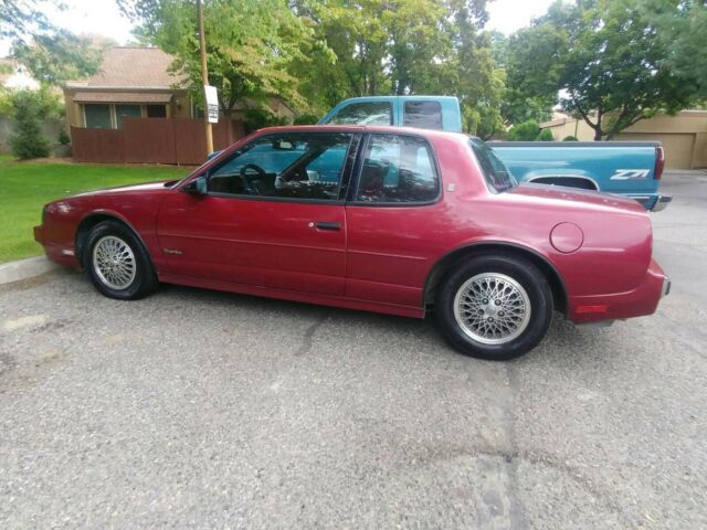 1989 Burgundy Oldsmobile Toronado Coupe