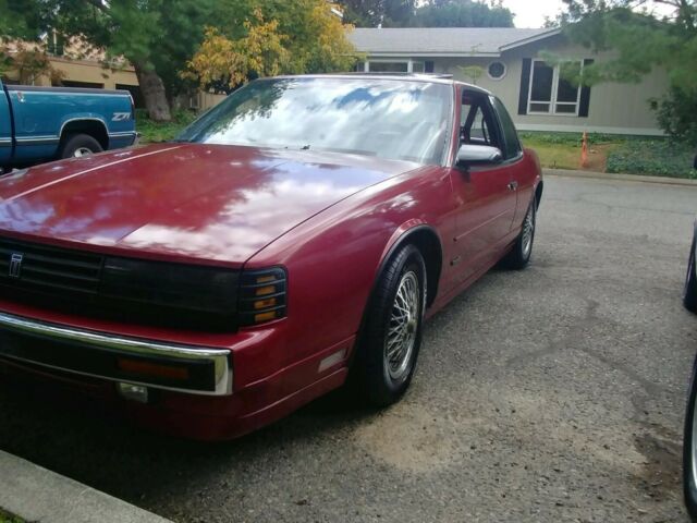 1989 Burgundy Oldsmobile Toronado Coupe
