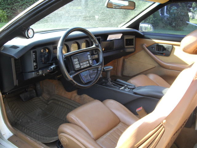 1989 white Pontiac Trans Am 2dr