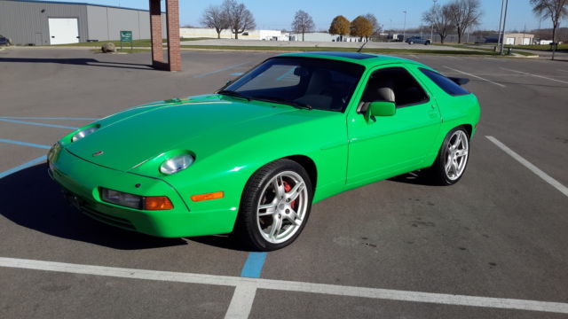 1989 Green Porsche 928 COUPE
