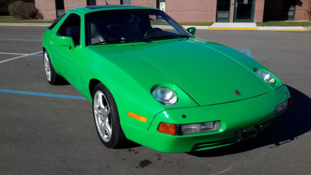 1989 Green Porsche 928 COUPE