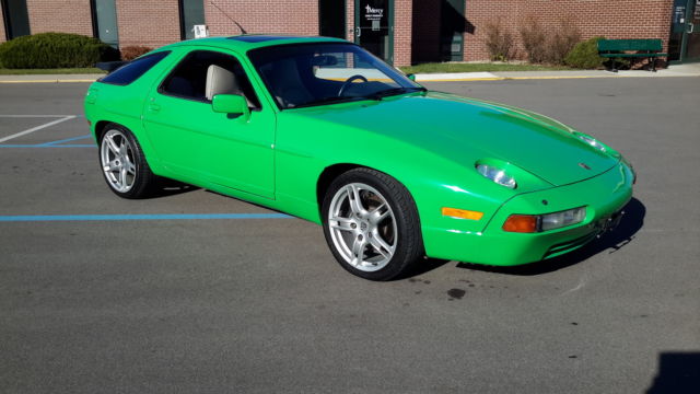 1989 Green Porsche 928 COUPE