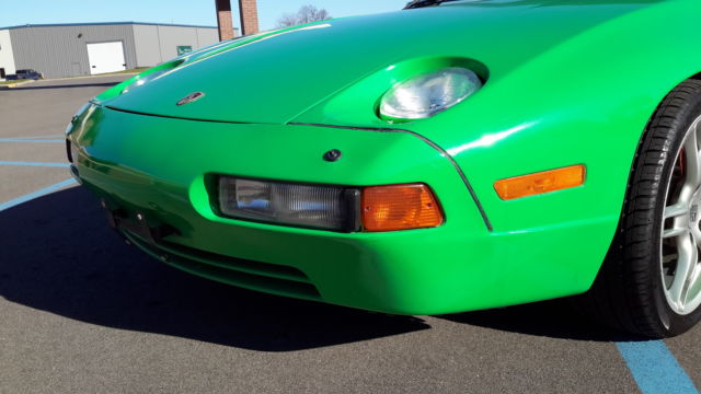 1989 Green Porsche 928 COUPE