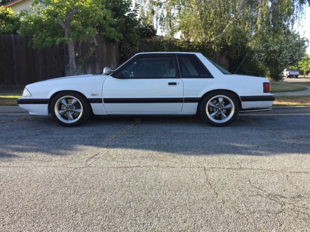1989 White Ford Mustang Coupe