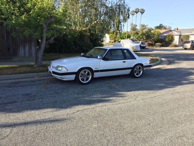 1989 White Ford Mustang Coupe