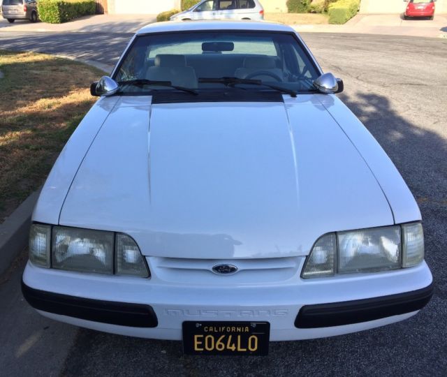 1989 White Ford Mustang Coupe