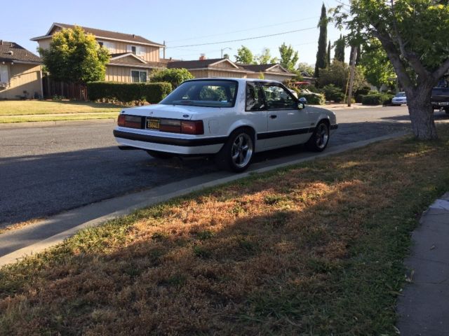 1989 White Ford Mustang Coupe