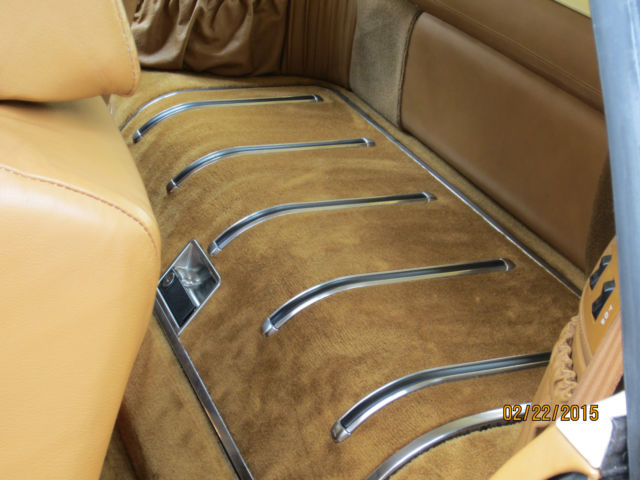 1989 Yellow cream Chrysler Town &- Country Convertible