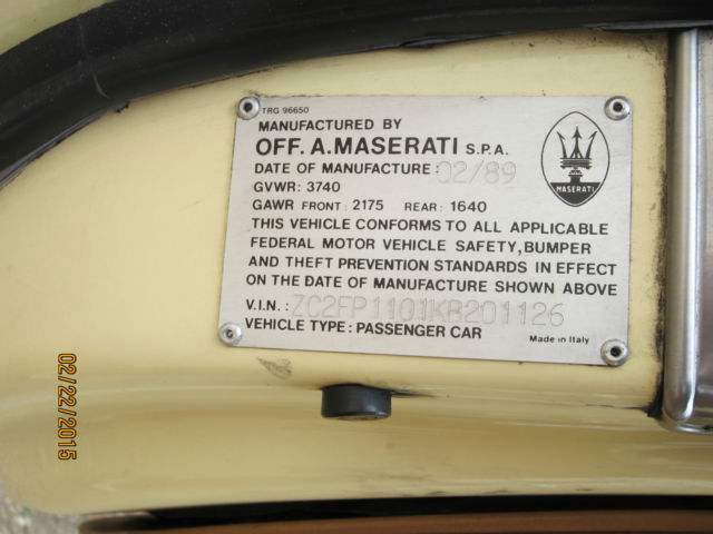 1989 Yellow cream Chrysler Town &- Country Convertible