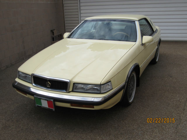 1989 Yellow cream Chrysler Town &- Country Convertible