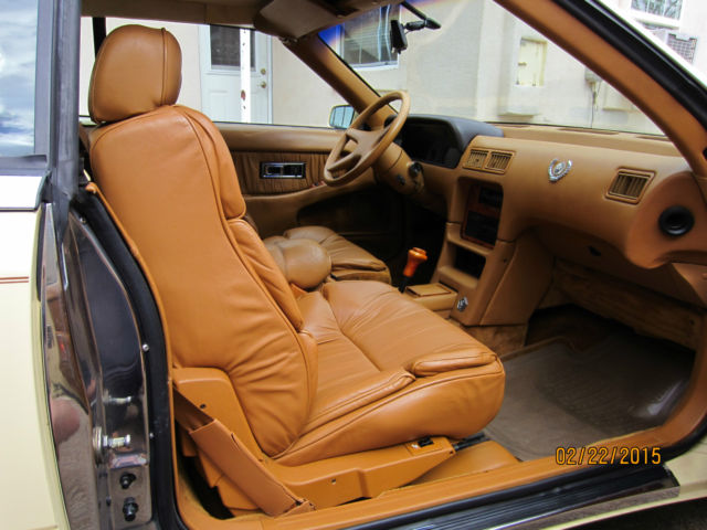 1989 Yellow cream Chrysler Town &- Country Convertible