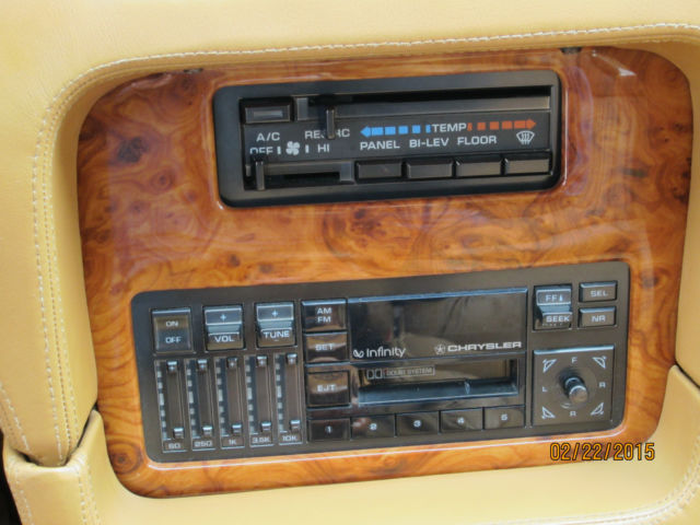 1989 Yellow cream Chrysler Town &- Country Convertible