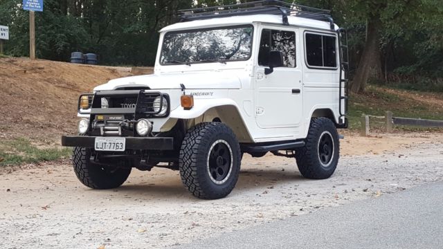 1989 White Toyota FJ Cruiser