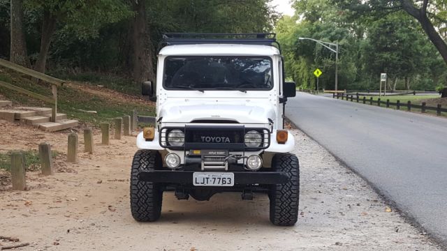 1989 White Toyota FJ Cruiser