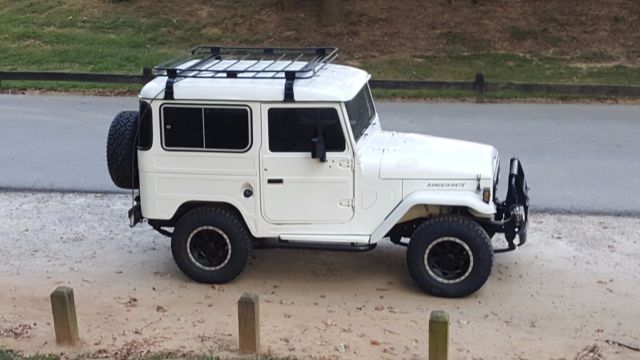 1989 White Toyota FJ Cruiser