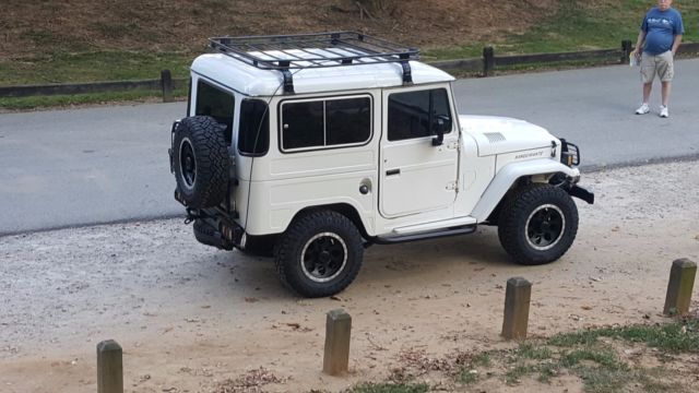 1989 White Toyota FJ Cruiser