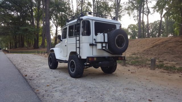 1989 White Toyota FJ Cruiser