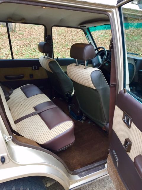 1989 04G8 Beige Metallic Toyota Land Cruiser Hatchback