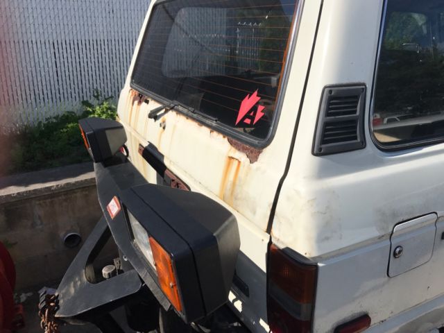 1989 White Toyota Land Cruiser