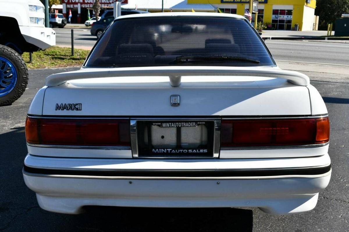 1989 White Toyota MARK II TWIN TURBO SEDAN