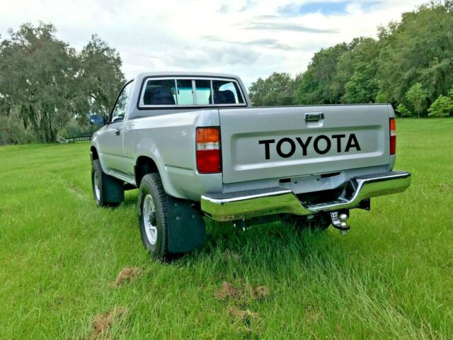 1989 Silver Toyota Pickup Standard Cab Pickup