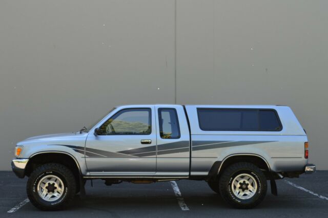 1989 Blue Toyota Pickup Extended Cab Pickup