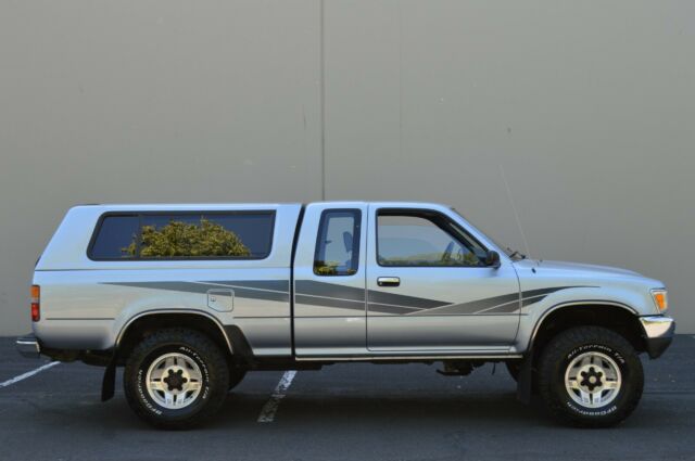 1989 Blue Toyota Pickup Extended Cab Pickup