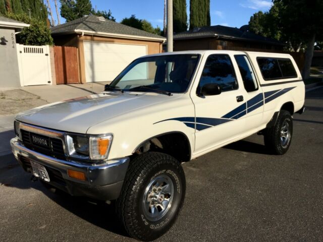 1989 White Toyota SR5