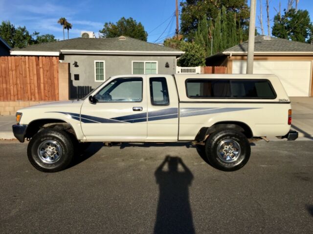 1989 White Toyota SR5