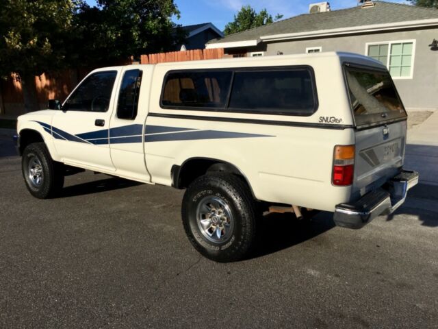 1989 White Toyota SR5