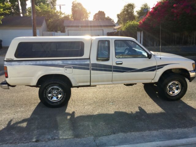 1989 White Toyota SR5