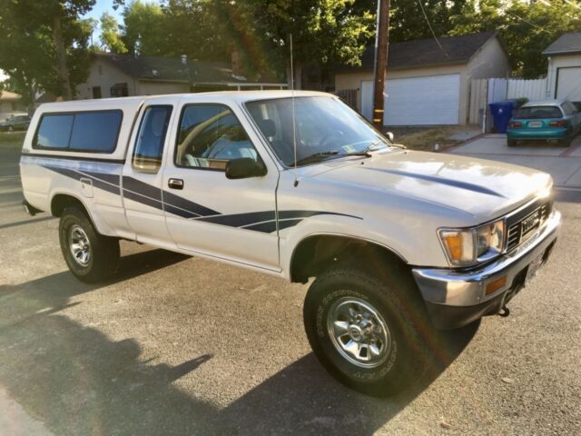 1989 White Toyota SR5