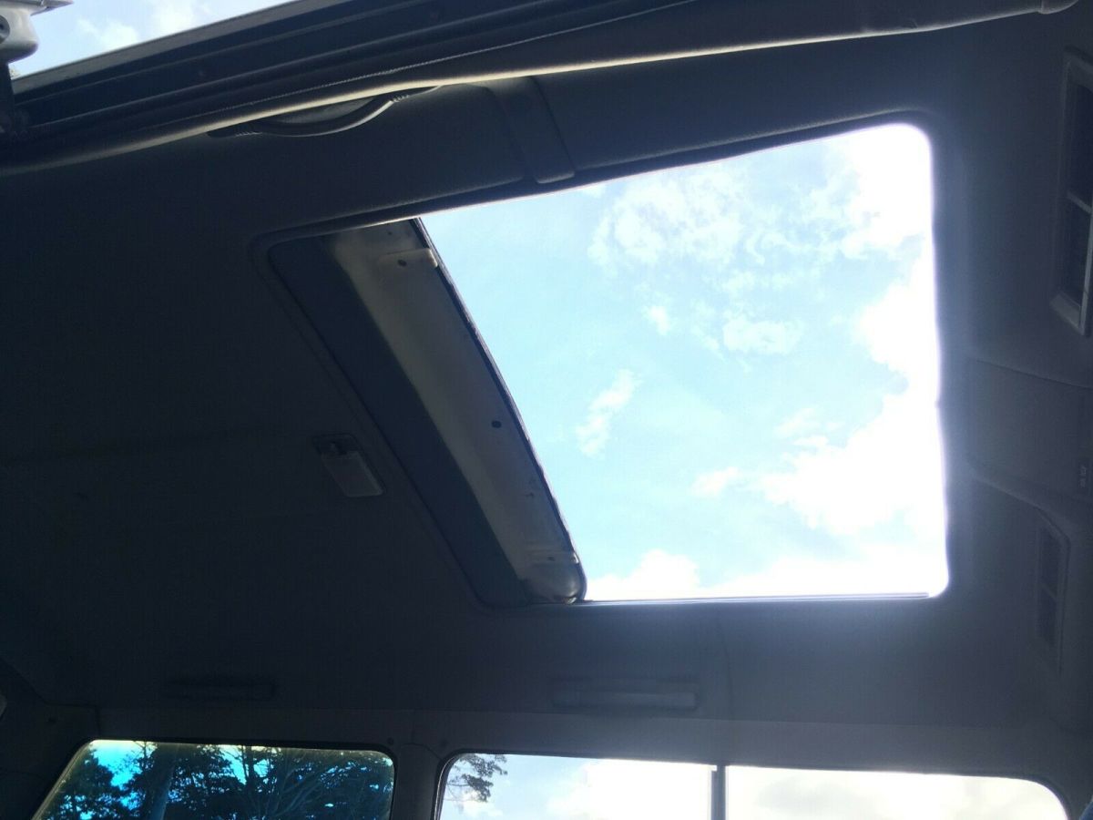 1989 White Toyota Van Mini Passenger Van