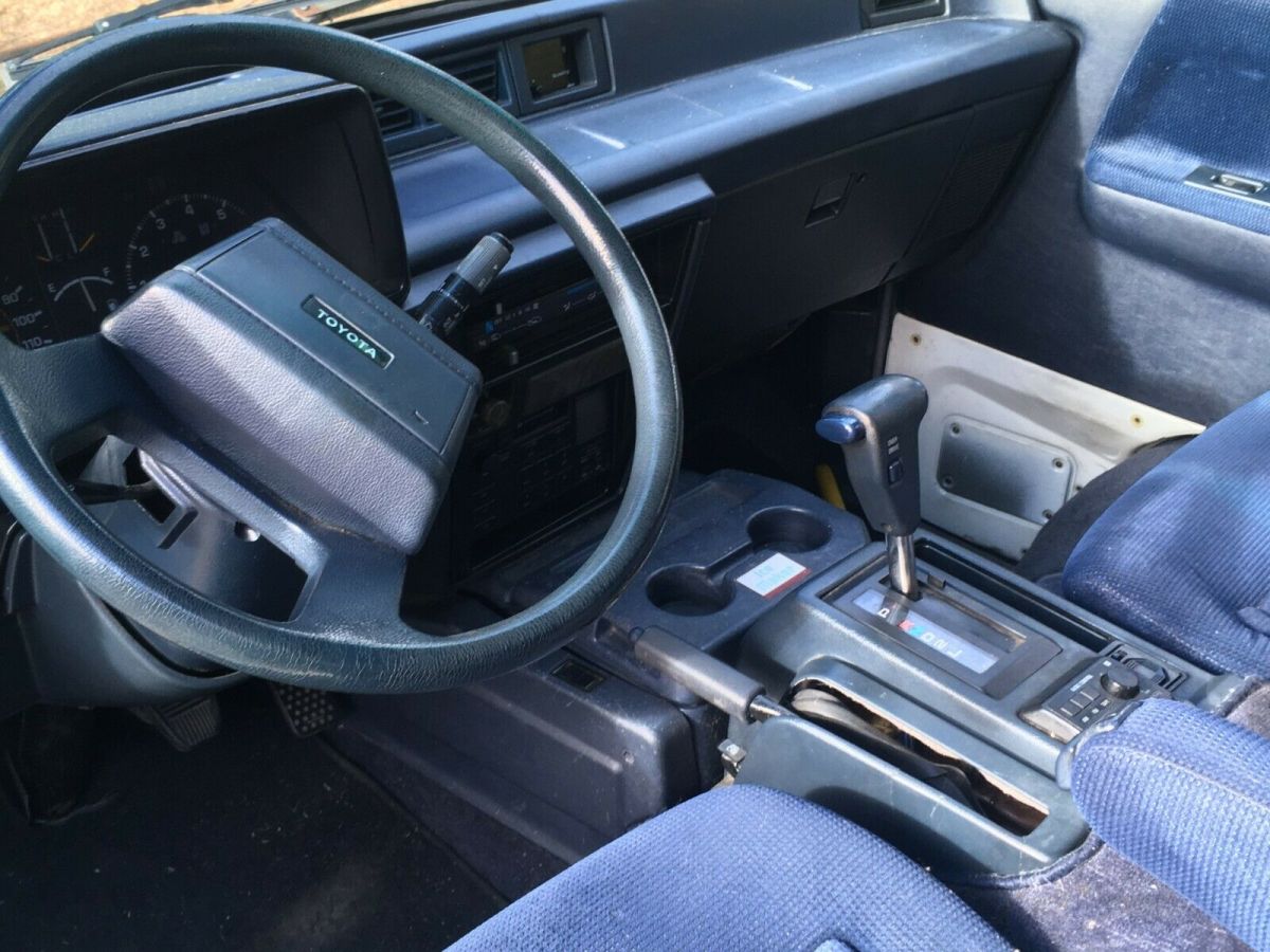 1989 White Toyota Van Mini Passenger Van