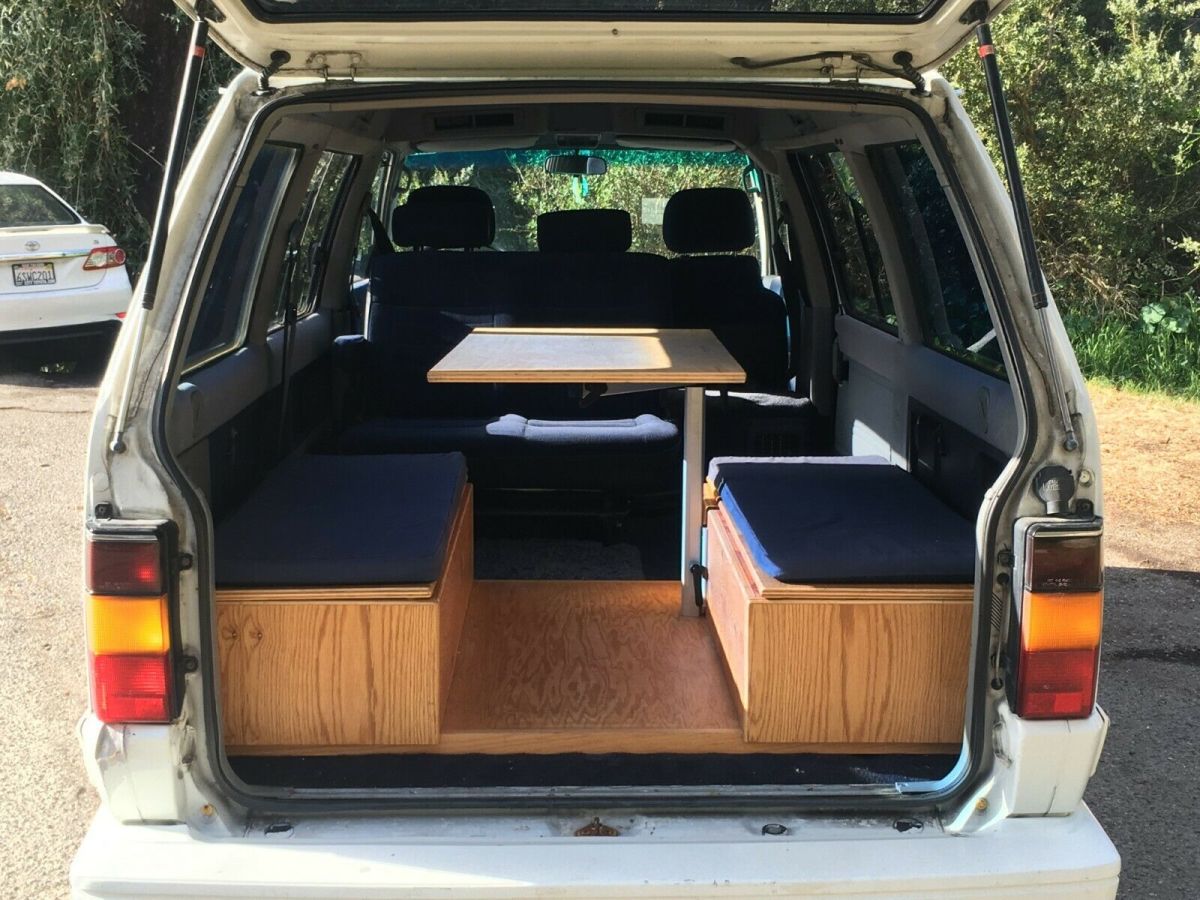1989 White Toyota Van Mini Passenger Van