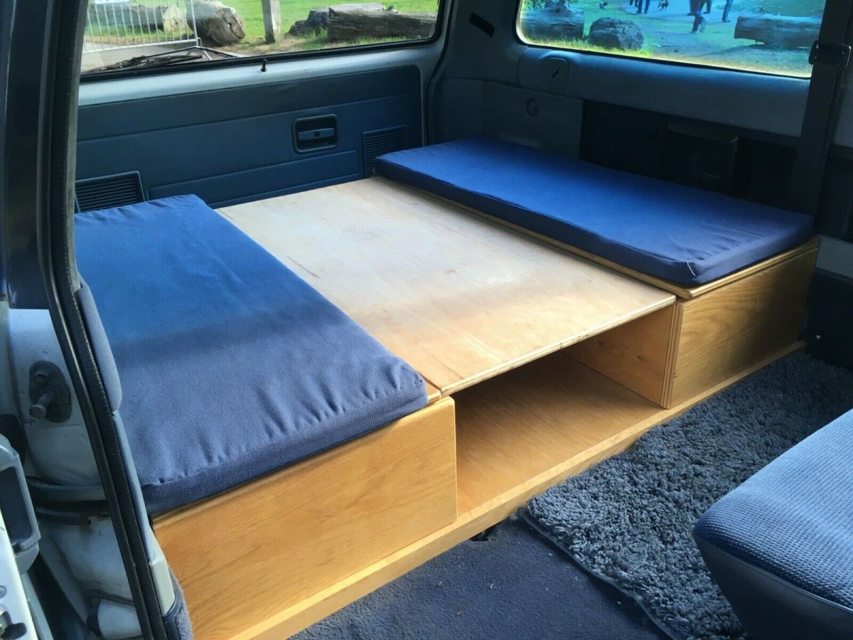 1989 White Toyota Van Mini Passenger Van