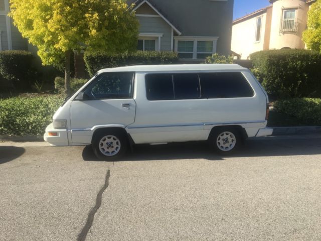 1989 White Toyota Van Minivan