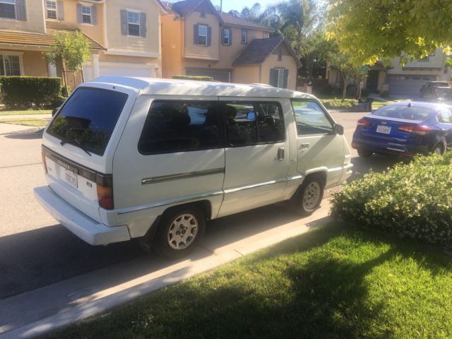 1989 White Toyota Van Minivan