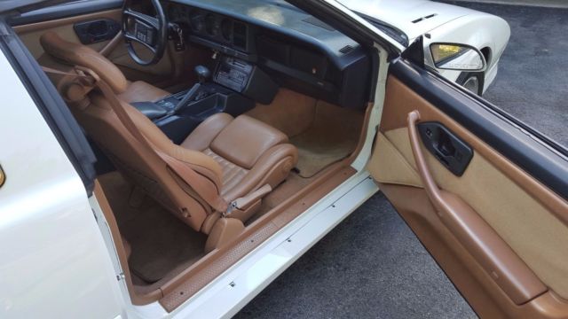 1989 White Pontiac Trans Am Coupe