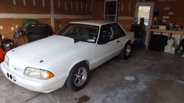 1989 White Ford Mustang Coupe