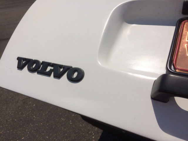 1989 White Volvo 240 Wagon