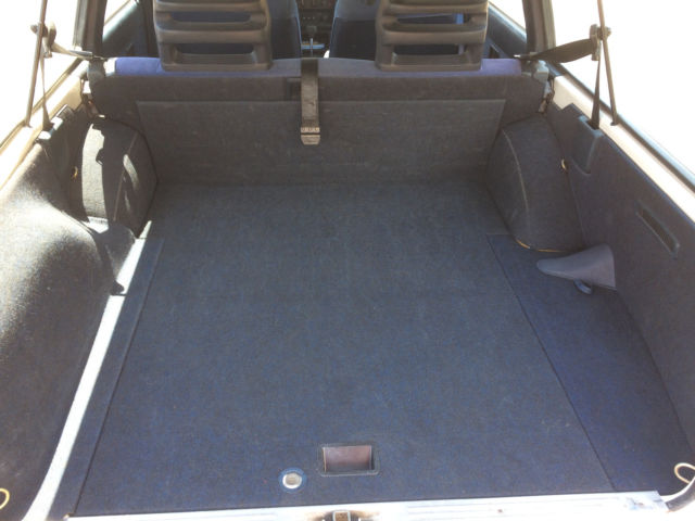 1989 White Volvo 240 Wagon